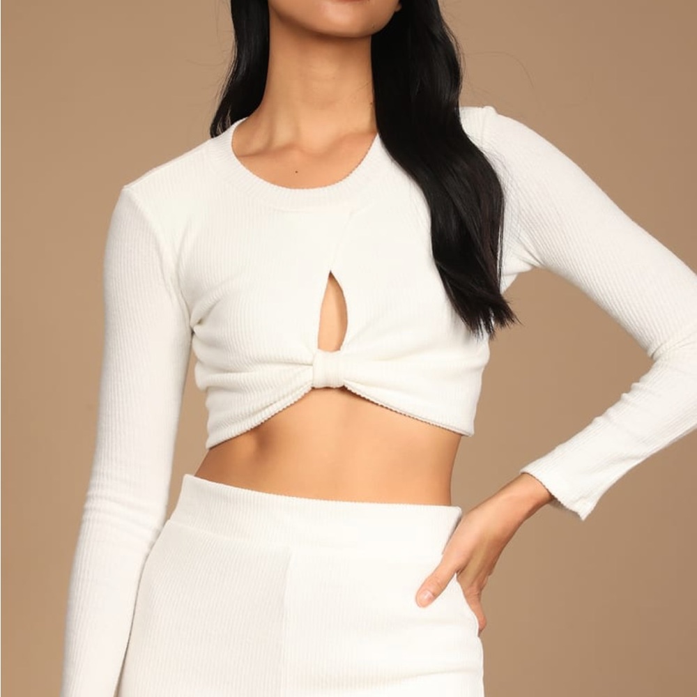 Long Sleeve Knot Crop Top